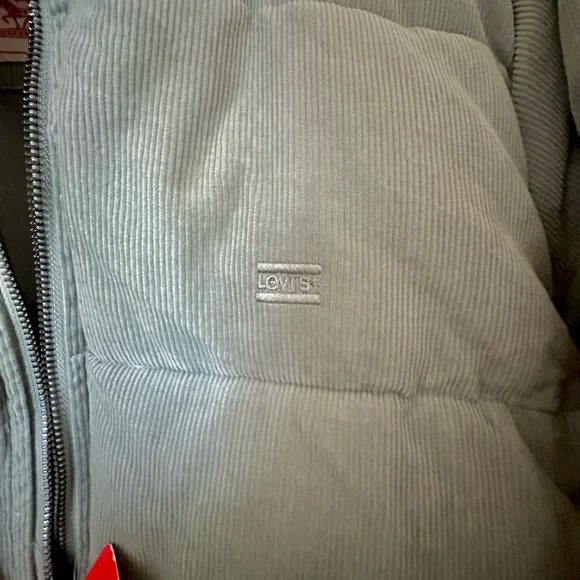 Women's Green Puffer Jacket - Picture 3 of 3